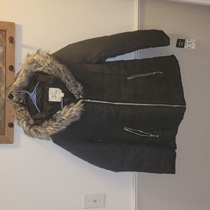 NWT. Women's coat size Medium Maralyn and Me